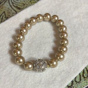Elegant gold/silver stretchy Pearl Bracelet with Silver Accent 7”